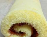 Foto langkah ke 7 dari resep Strawberry roll cake kukus.