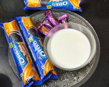 A picture of step 1 of Oreo Biscuit Cake.
