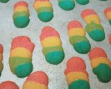 Foto langkah ke 3 dari resep Lidah Kucing Pelangi.