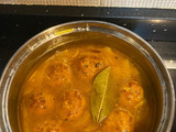 Albóndigas en amarillo