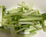 Hình bước làm 1 của món Ốc Móng Tay Xào Mì Và Cải Ngọt