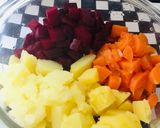 Foto del paso 1 de la receta: Ensalada Rusa acompañado con Pollo a la Brasa!🥗