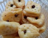 A picture of step 1 of Mathari tea time snacks.