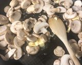 Une image de l'étape 1 de Œuf cocotte champignon/comté /ciboulette.