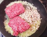 A picture of step 4 of American-Style Sloppy Joe Burger.