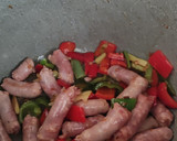 Foto del paso 3 de la receta: Arroz con salchicha fresca en olla GM h Deluxe