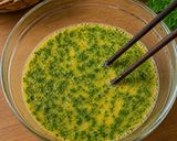 Foto langkah ke 2 dari resep Telur Dadar Daun Mint #CookpadApron2026 #DapurPerempuanHebat.