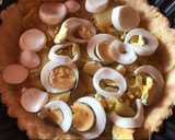 Foto del paso 2 de la receta: Tarta de masa quebrada con jamón huevos papa y queso