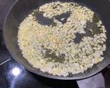 Foto del paso 3 de la receta: Garbanzos con huevos fritos