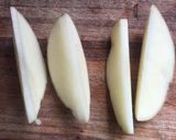 Foto del paso 3 de la receta: Papas rústicas crocantes con milanesas de carne caseras🥔🥩