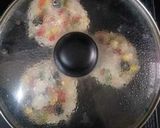 A picture of step 3 of Healthy poha oats pan pizza.