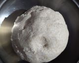 A picture of step 2 of Atte ki roti gol gol.