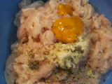 Tallarines de arroz con pollo y jamón en salsa de soja