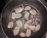 Foto del paso 2 de la receta: Mariscada y filet al ajillo, con repollitos de Bruselas al horno