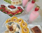 صورة لخطوة 1 من وصفة عصير فراولة مع تشكيلة من الفواكه