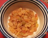 Foto del paso 1 de la receta: Lomo de cordero, con cebollas caramelizda, cirulas, pasas y crujiente de almendras