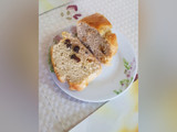 Bizcochuelo de banana con uvas pasas