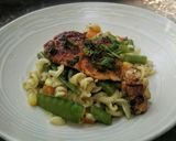 Foto langkah ke 8 dari resep Pasta Sayuran Berbumbu Tooping Ayam panggang.