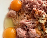 Foto del paso 2 de la receta: Rollo jugoso de carne picada, relleno, con especias sabor Cookpad (en airFryer)