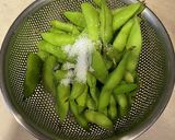 A picture of step 1 of Grilled Edamame with Horinishi Spice.