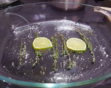 Foto del paso 1 de la receta: Dorada al horno con cebolla caramelizada y puré de boniato con l