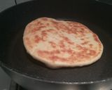 Foto del passaggio 3 della ricetta Focaccine aromatiche cotte in padella 😋