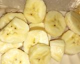 A picture of step 2 of Orange-banana smoothie.