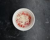 Hummuszos- sajtos cukkinirózsák recept fázis 1 fotója