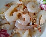 Foto langkah ke 1 dari resep Udang Asam Manis Simpel.
