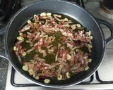 Foto del paso 4 de la receta: Champiñones con beicon en salsita de vino blanco