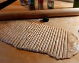 Foto del passaggio 2 della ricetta Grissini di farro aromatizzati con aglio origano e sesamo