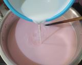 Foto langkah ke 2 dari resep Silky Pudding Strawberry.