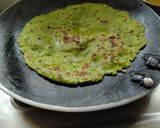 A picture of step 5 of Palak Paratha.