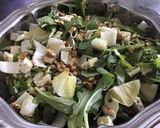 Une image de l'étape 1 de Salade de roquette jeunes endives roquefort et noix.