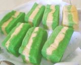 Foto langkah ke 14 dari resep Kue Bolu Lapis Kukus Pandan.