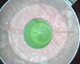 Foto langkah ke 6 dari resep Strawberry Milk Chiffon Cake.