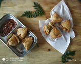 आलू कॉर्न मिनी समोसा (Aloo corn mini samosa recipe in hindi) रेसिपी चरण 8 फोटो