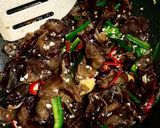 Foto langkah ke 2 dari resep Tumis Jamur Kuping dan Seledri.