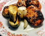 Foto del paso 2 de la receta: Bondiola de cerdo 🐷con salvia, mostaza, cebolla y camote