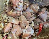 รูปขั้นตอนการทำที่ 3 ของ ไก่ทอดมะแขว่นทานคู่ยำมะม่วงปลาย่าง🌶️🥭🧄