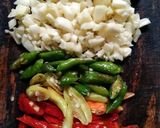 Foto langkah ke 3 dari resep Bakmie Goreng Usus Ayam.