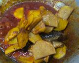 Gambar langkah 5 resipi Ikan Sardin Masak Sambal dengan Ubi Kentang.