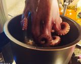Foto del paso 2 de la receta: Montaditos de Patata y Pulpo con Mojo de Tomate Y Frutos Secos - Olla GM -