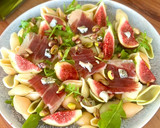 Foto del paso 4 de la receta: Ensalada de pasta con higos, jamón y Cabrales