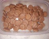 Foto del paso 3 de la receta: Mini alfajores de chocolate y dulce de leche 🍫