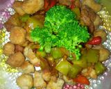Foto langkah ke 4 dari resep Ayam Brokoli Pedas Manis.