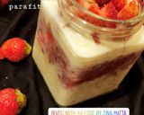 A picture of step 4 of Overnight strawberries smoothie parafit in almond milk.