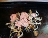Foto del paso 3 de la receta: Plancheta saludable de berenjena, atún, cebolla y oliva