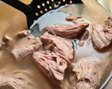 Foto del paso 4 de la receta: Carne de res deshebrada. Receta básica