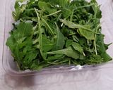 Foto del passaggio 2 della ricetta Rotolo di uova con rucola,farcito con bresaola e parmigiano